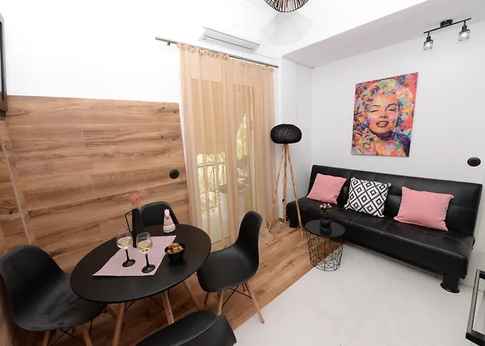 Casa Theodosia A&B